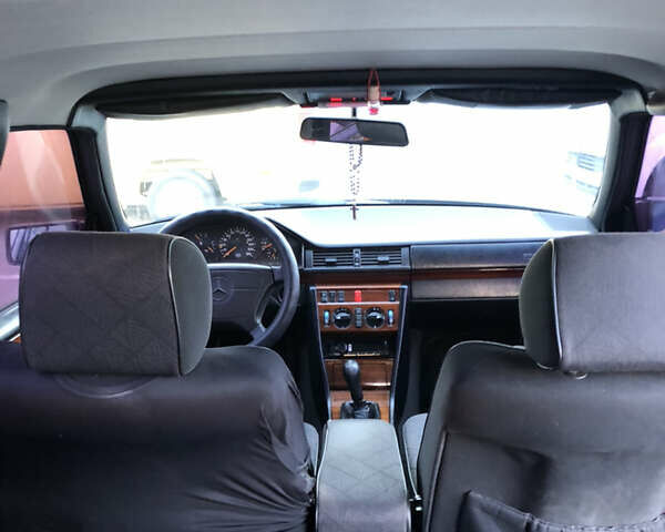 Синий Мерседес Е-Класс, объемом двигателя 2.8 л и пробегом 390 тыс. км за 2800 $, фото 8 на Automoto.ua