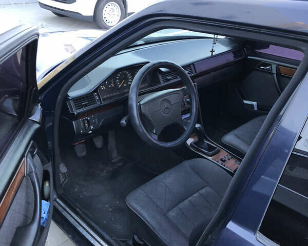 Синий Мерседес Е-Класс, объемом двигателя 2.8 л и пробегом 390 тыс. км за 2800 $, фото 9 на Automoto.ua