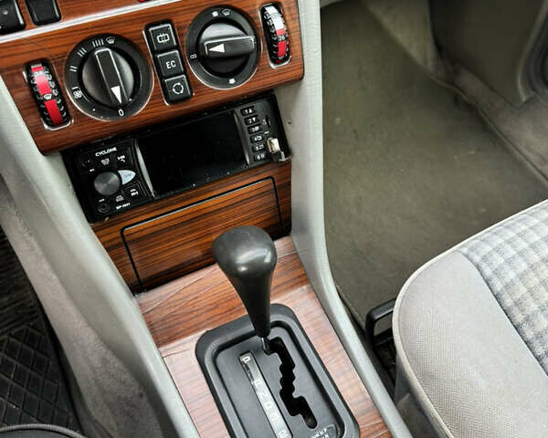 Мерседес Е-Класс 1996 в Бориславе на Automoto.ua Синий Мерседес Е-Класс, объемом двигателя 2.5 л и пробегом 475 тыс. км за 1400 $, фото 6 на Automoto.ua