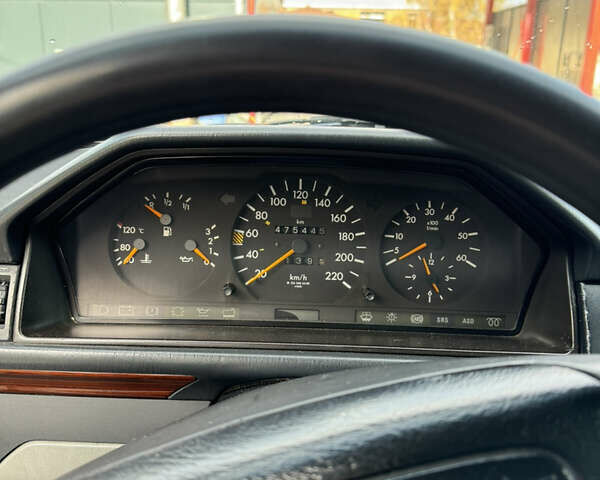 Мерседес Е-Класс 1996 в Бориславе на Automoto.ua Синий Мерседес Е-Класс, объемом двигателя 2.5 л и пробегом 475 тыс. км за 1400 $, фото 5 на Automoto.ua