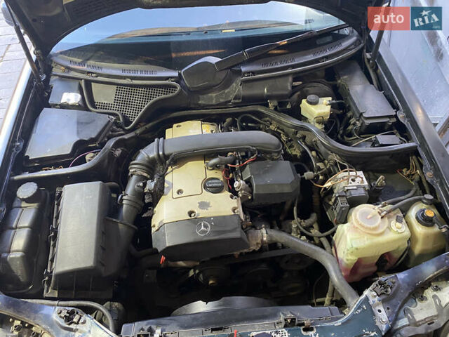 Синий Мерседес Е-Класс, объемом двигателя 2 л и пробегом 800 тыс. км за 2500 $, фото 4 на Automoto.ua