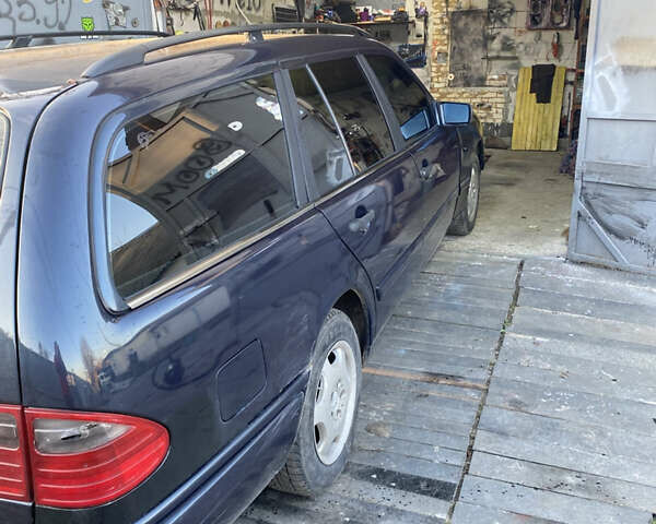 Синий Мерседес Е-Класс, объемом двигателя 2 л и пробегом 800 тыс. км за 2500 $, фото 15 на Automoto.ua