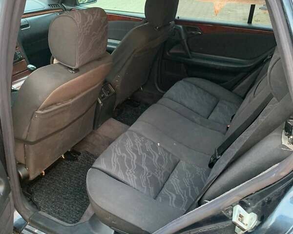 Синий Мерседес Е-Класс, объемом двигателя 2.4 л и пробегом 415 тыс. км за 2300 $, фото 4 на Automoto.ua