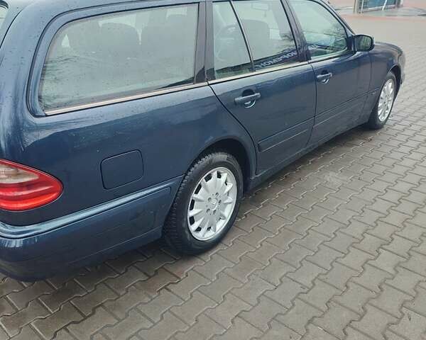 Синий Мерседес Е-Класс, объемом двигателя 2.69 л и пробегом 542 тыс. км за 4500 $, фото 5 на Automoto.ua