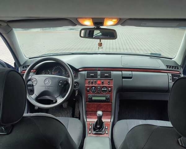 Синий Мерседес Е-Класс, объемом двигателя 2.69 л и пробегом 542 тыс. км за 4500 $, фото 19 на Automoto.ua