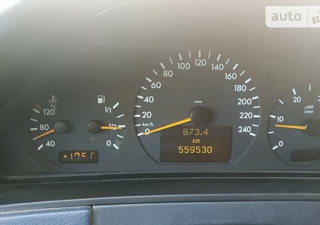 Синий Мерседес Е-Класс, объемом двигателя 2.2 л и пробегом 560 тыс. км за 4500 $, фото 13 на Automoto.ua