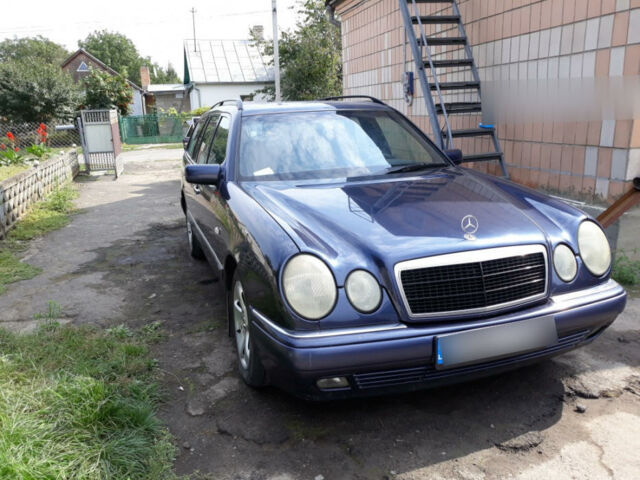 Синій Мерседес Е-Клас, об'ємом двигуна 2.2 л та пробігом 359 тис. км за 2600 $, фото 1 на Automoto.ua
