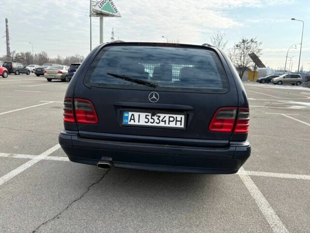 Синий Мерседес Е-Класс, объемом двигателя 2.4 л и пробегом 600 тыс. км за 2800 $, фото 4 на Automoto.ua