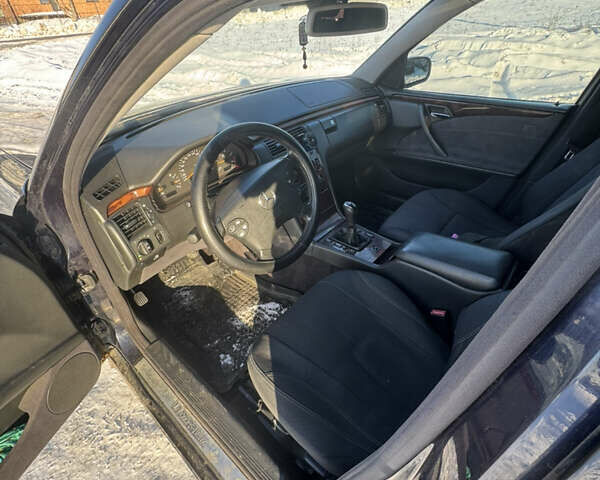 Синий Мерседес Е-Класс, объемом двигателя 2.69 л и пробегом 430 тыс. км за 2850 $, фото 7 на Automoto.ua