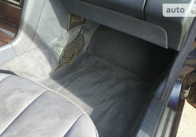 Синий Мерседес Е-Класс, объемом двигателя 2.2 л и пробегом 560 тыс. км за 4500 $, фото 19 на Automoto.ua