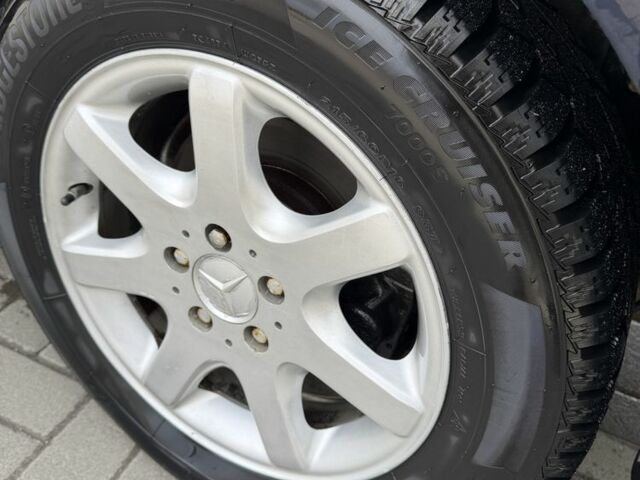 Синий Мерседес Е-Класс, объемом двигателя 0 л и пробегом 395 тыс. км за 2750 $, фото 7 на Automoto.ua