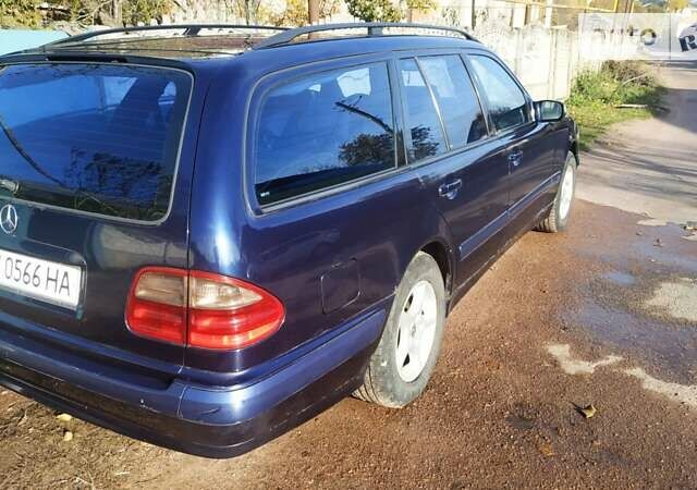 Синий Мерседес Е-Класс, объемом двигателя 2.2 л и пробегом 560 тыс. км за 4500 $, фото 9 на Automoto.ua