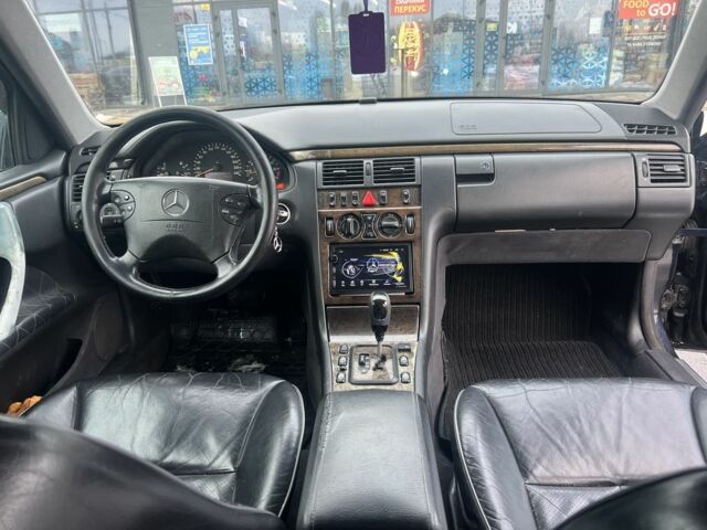 Синий Мерседес Е-Класс, объемом двигателя 2.4 л и пробегом 630 тыс. км за 2200 $, фото 2 на Automoto.ua