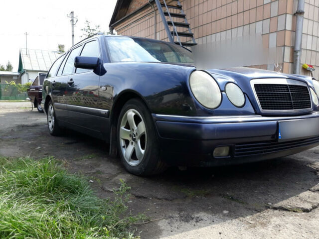 Синій Мерседес Е-Клас, об'ємом двигуна 2.2 л та пробігом 359 тис. км за 2600 $, фото 2 на Automoto.ua