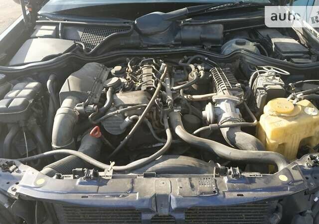 Синий Мерседес Е-Класс, объемом двигателя 2.2 л и пробегом 560 тыс. км за 4500 $, фото 14 на Automoto.ua