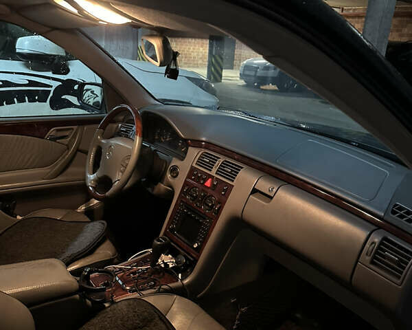 Синий Мерседес Е-Класс, объемом двигателя 2.7 л и пробегом 400 тыс. км за 3000 $, фото 3 на Automoto.ua