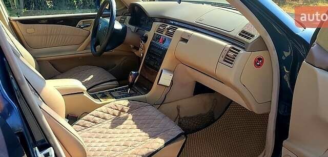 Синій Мерседес Е-Клас, об'ємом двигуна 3.2 л та пробігом 384 тис. км за 6000 $, фото 2 на Automoto.ua