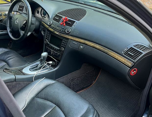 Синий Мерседес Е-Класс, объемом двигателя 3.2 л и пробегом 526 тыс. км за 6100 $, фото 8 на Automoto.ua