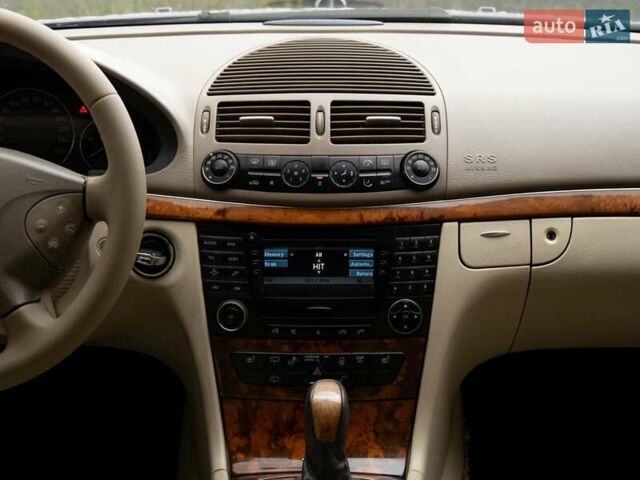 Синий Мерседес Е-Класс, объемом двигателя 3.2 л и пробегом 320 тыс. км за 6700 $, фото 2 на Automoto.ua