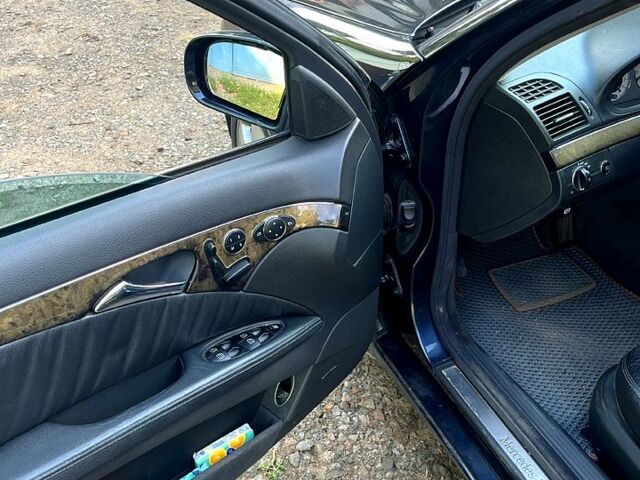 Синий Мерседес Е-Класс, объемом двигателя 3.2 л и пробегом 526 тыс. км за 6100 $, фото 3 на Automoto.ua