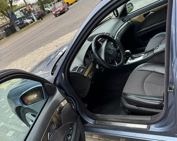 Синий Мерседес Е-Класс, объемом двигателя 2.69 л и пробегом 300 тыс. км за 5899 $, фото 11 на Automoto.ua