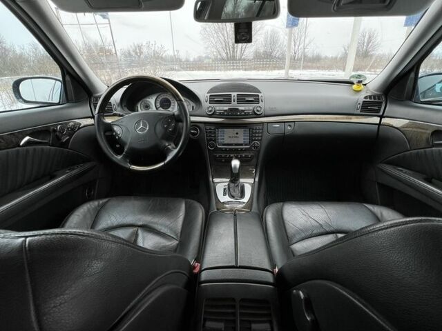 Синий Мерседес Е-Класс, объемом двигателя 3.2 л и пробегом 325 тыс. км за 2900 $, фото 10 на Automoto.ua