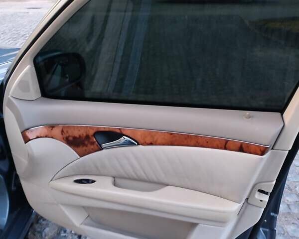 Синий Мерседес Е-Класс, объемом двигателя 3.2 л и пробегом 368 тыс. км за 6700 $, фото 2 на Automoto.ua