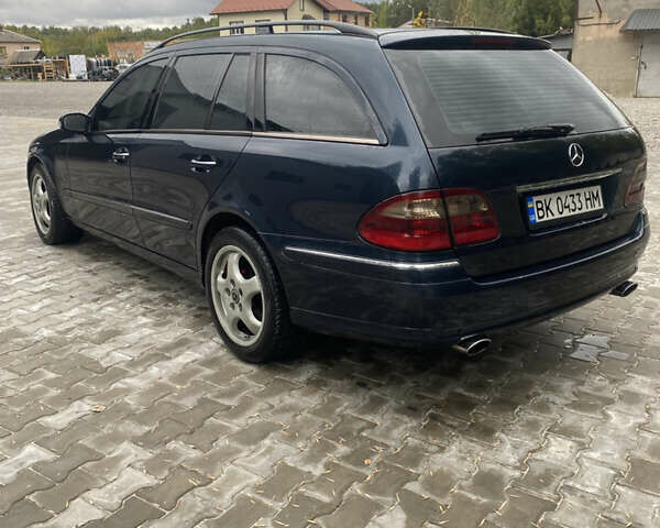 Синий Мерседес Е-Класс, объемом двигателя 3.2 л и пробегом 500 тыс. км за 7200 $, фото 7 на Automoto.ua