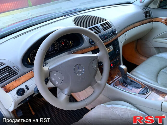 Синий Мерседес Е-Класс, объемом двигателя 3.2 л и пробегом 370 тыс. км за 7000 $, фото 7 на Automoto.ua