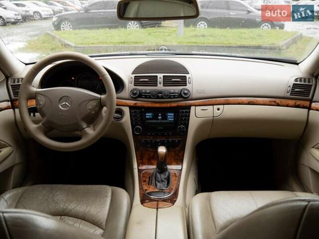 Синий Мерседес Е-Класс, объемом двигателя 3.2 л и пробегом 320 тыс. км за 6700 $, фото 9 на Automoto.ua