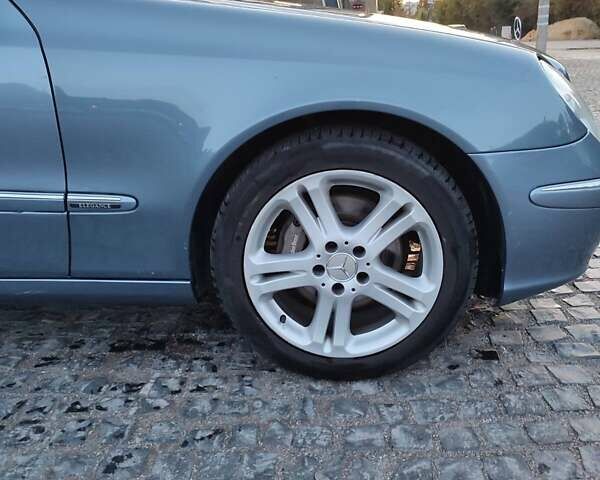 Синий Мерседес Е-Класс, объемом двигателя 3.2 л и пробегом 368 тыс. км за 6700 $, фото 18 на Automoto.ua