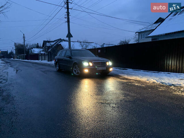 Синий Мерседес Е-Класс, объемом двигателя 3.2 л и пробегом 266 тыс. км за 7550 $, фото 9 на Automoto.ua