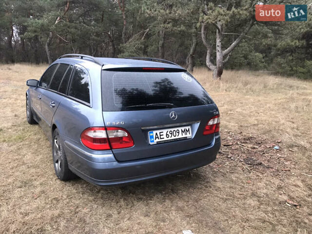 Синий Мерседес Е-Класс, объемом двигателя 3.23 л и пробегом 380 тыс. км за 8400 $, фото 4 на Automoto.ua