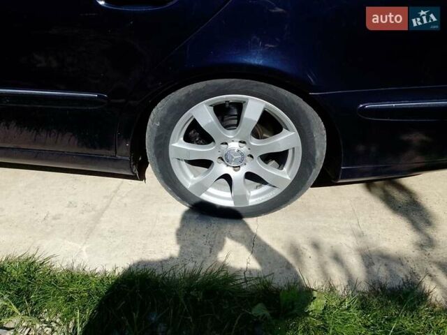 Синий Мерседес Е-Класс, объемом двигателя 2.2 л и пробегом 348 тыс. км за 7300 $, фото 7 на Automoto.ua