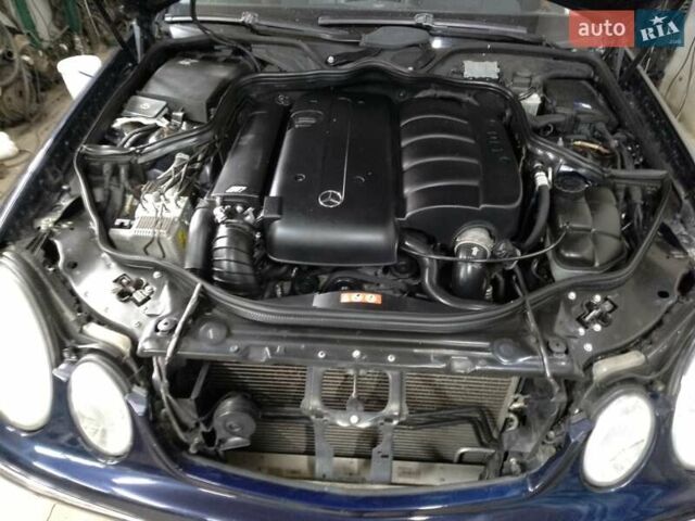 Синий Мерседес Е-Класс, объемом двигателя 2.2 л и пробегом 348 тыс. км за 7300 $, фото 2 на Automoto.ua