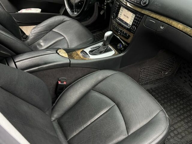 Синій Мерседес Е-Клас, об'ємом двигуна 3.2 л та пробігом 185 тис. км за 7400 $, фото 8 на Automoto.ua