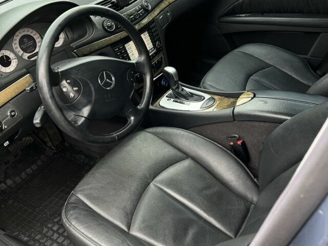 Синій Мерседес Е-Клас, об'ємом двигуна 3.2 л та пробігом 185 тис. км за 7400 $, фото 7 на Automoto.ua