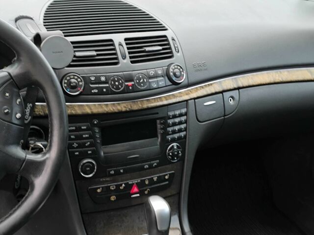 Синий Мерседес Е-Класс, объемом двигателя 2.7 л и пробегом 295 тыс. км за 2700 $, фото 7 на Automoto.ua