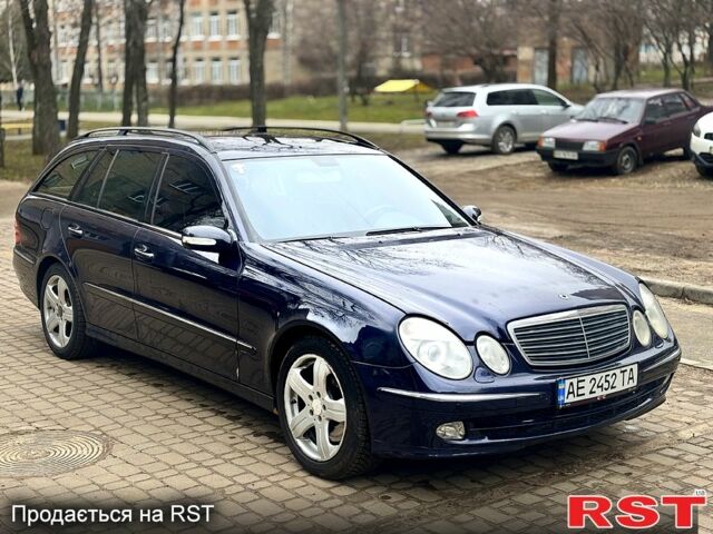Синий Мерседес Е-Класс, объемом двигателя 5 л и пробегом 300 тыс. км за 4500 $, фото 5 на Automoto.ua