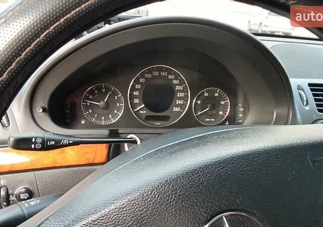 Синий Мерседес Е-Класс, объемом двигателя 2.69 л и пробегом 190 тыс. км за 5200 $, фото 8 на Automoto.ua