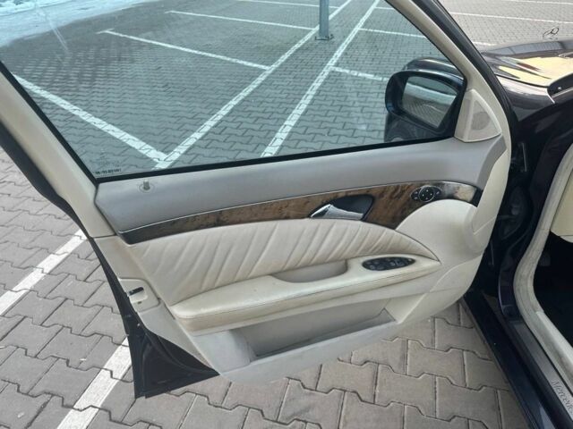 Синій Мерседес Е-Клас, об'ємом двигуна 3.2 л та пробігом 260 тис. км за 6200 $, фото 9 на Automoto.ua