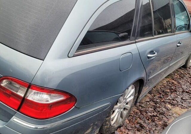 Синій Мерседес Е-Клас, об'ємом двигуна 2.7 л та пробігом 300 тис. км за 4000 $, фото 3 на Automoto.ua