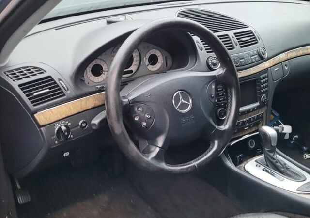 Синій Мерседес Е-Клас, об'ємом двигуна 2.7 л та пробігом 300 тис. км за 4000 $, фото 4 на Automoto.ua