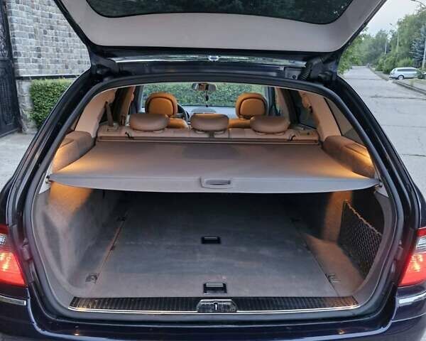 Синий Мерседес Е-Класс, объемом двигателя 1.8 л и пробегом 160 тыс. км за 8200 $, фото 1 на Automoto.ua