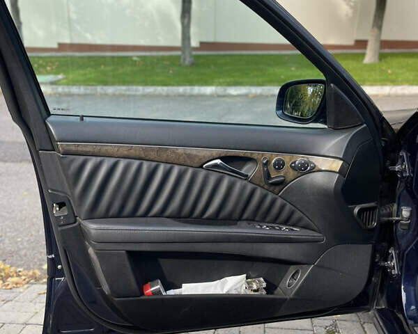 Синий Мерседес Е-Класс, объемом двигателя 3 л и пробегом 306 тыс. км за 8600 $, фото 29 на Automoto.ua