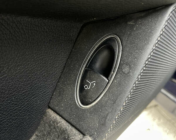 Синий Мерседес Е-Класс, объемом двигателя 3 л и пробегом 306 тыс. км за 8600 $, фото 30 на Automoto.ua