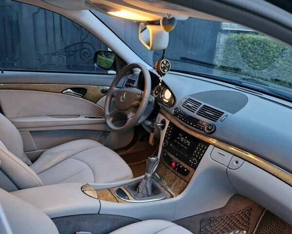 Синий Мерседес Е-Класс, объемом двигателя 1.8 л и пробегом 160 тыс. км за 8200 $, фото 19 на Automoto.ua