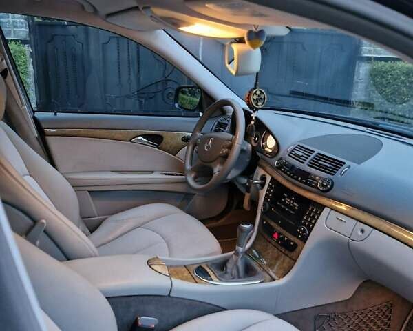 Синий Мерседес Е-Класс, объемом двигателя 1.8 л и пробегом 160 тыс. км за 8200 $, фото 12 на Automoto.ua