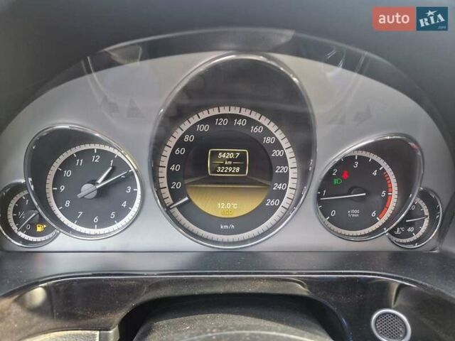 Синий Мерседес Е-Класс, объемом двигателя 2.14 л и пробегом 322 тыс. км за 14000 $, фото 9 на Automoto.ua