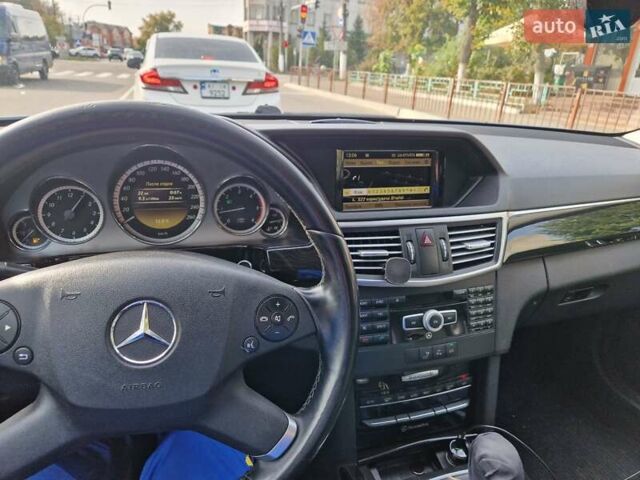 Синий Мерседес Е-Класс, объемом двигателя 2.14 л и пробегом 322 тыс. км за 14000 $, фото 11 на Automoto.ua